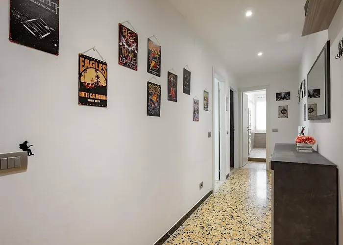 Guesthost - Woodstick House Apartment La Spezia