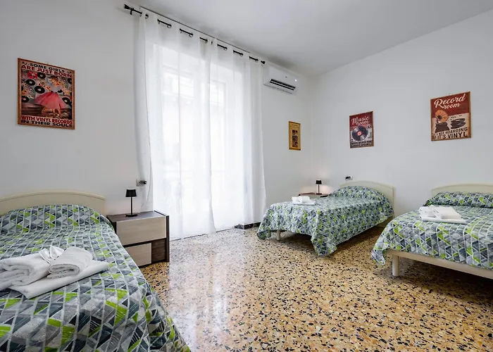 Apartment Guesthost - Woodstick House La Spezia