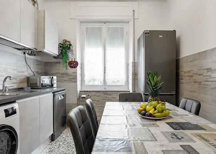 Guesthost - Woodstick House